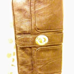 Cosmopolitan wristlet